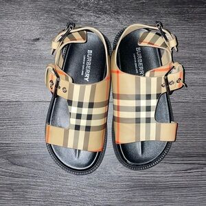 Kids Burberry sandals, lightly worn size euro 31